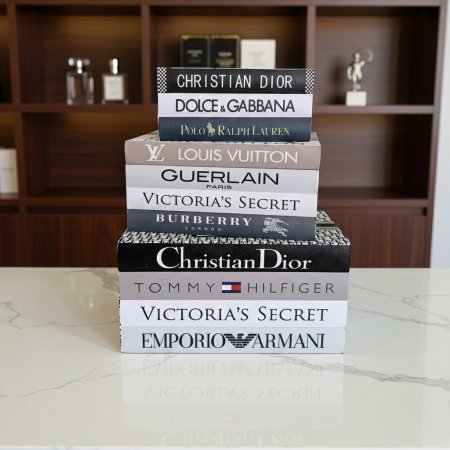 صناديق على شكل كتب للديكور